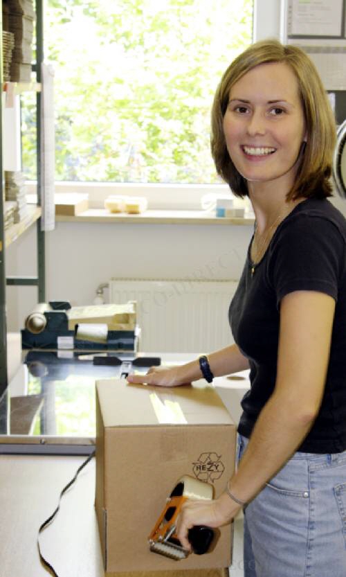 Karton aufstellen und verkleben