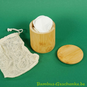 Bambusfasern-Abschmink-Pads im Bambusbehälter mit...
